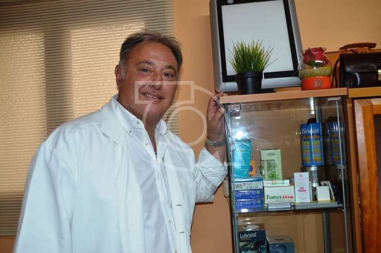 Fernando Urtasun, en su consulta médica en San Juan (Foto TA)